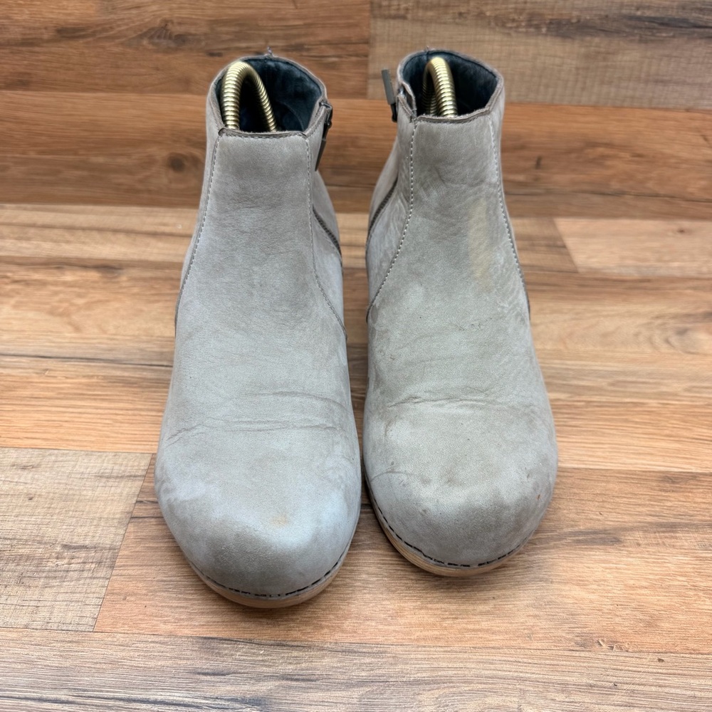Dansko Maria size 8.5-9 (39 EU) Leather Ankle Boot Nubuck Women Gray Ankle Boots - Picture 3 of 8